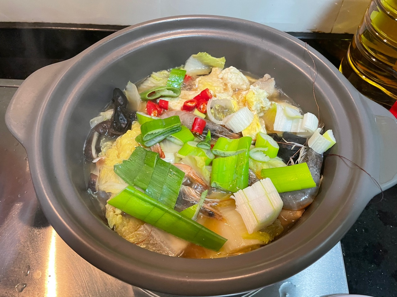 鲜掉眉毛的鲜菇豆腐煲