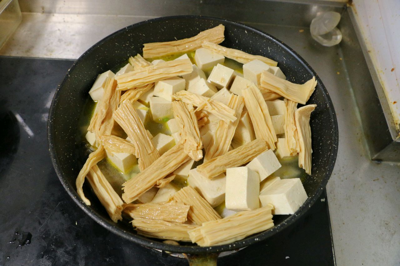 鲜掉眉毛的香煎黄鱼炖豆腐