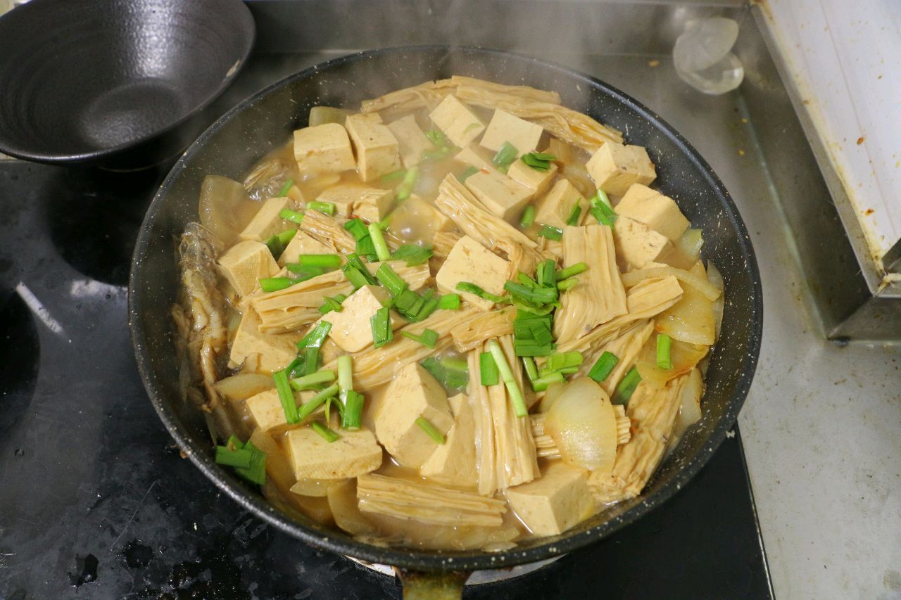 鲜掉眉毛的香煎黄鱼炖豆腐