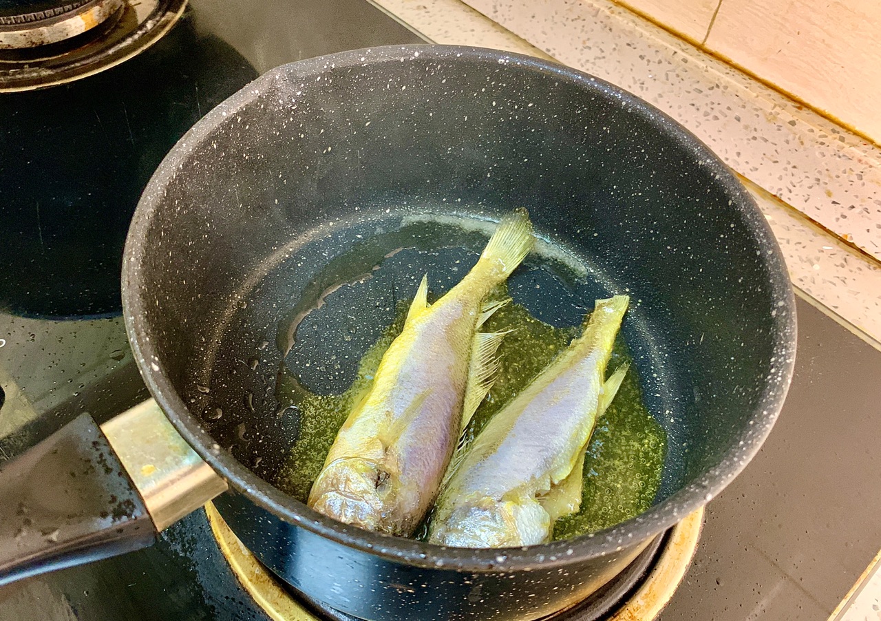 鲜掉眉毛的雪菜黄鱼面