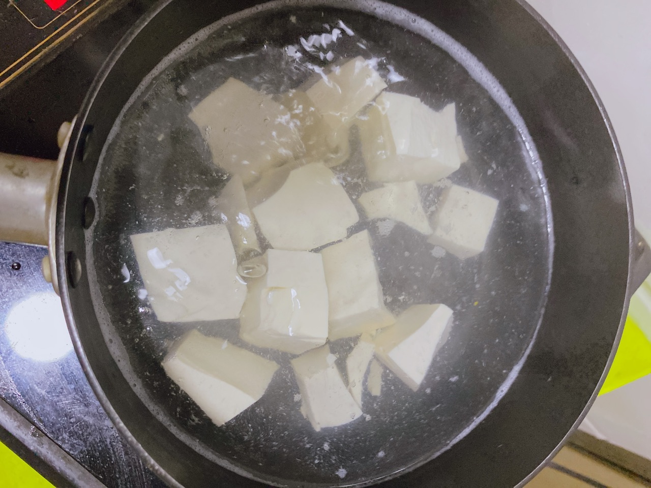 鲜菇豆腐瘦肉汤