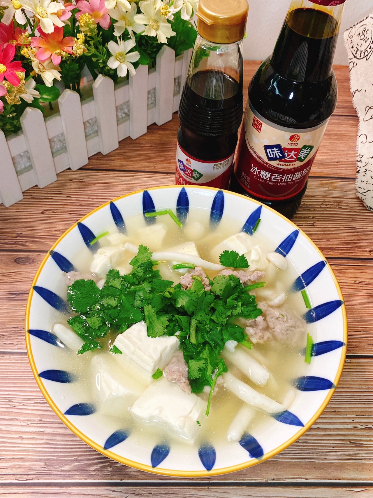 鲜菇豆腐瘦肉汤