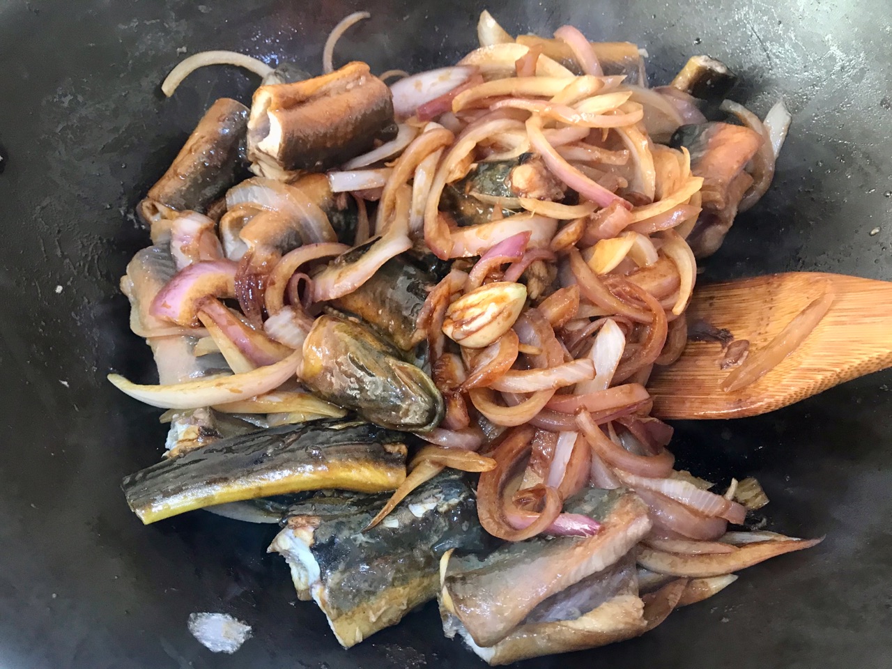 鲜活的红烧鳝段