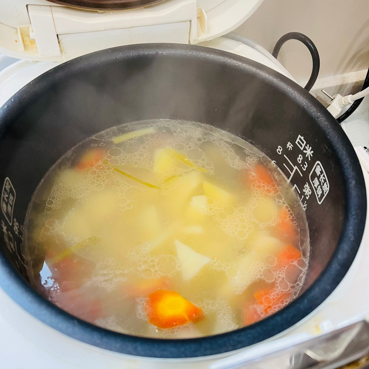 鲜鸡汁土豆蕃茄排骨汤