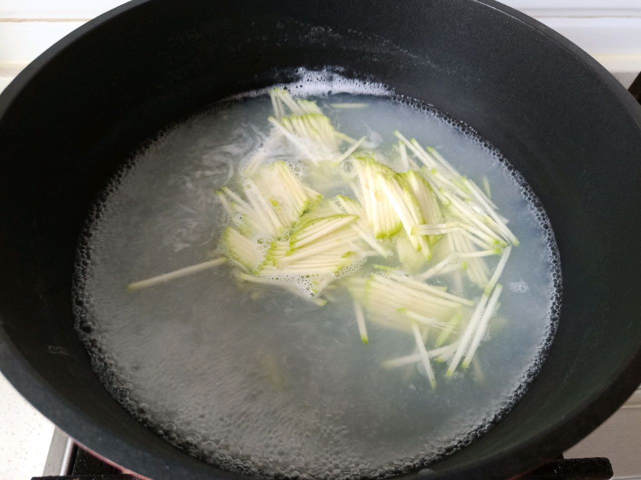 鲜辣拌面