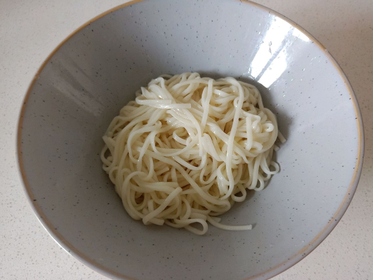 鲜辣拌面