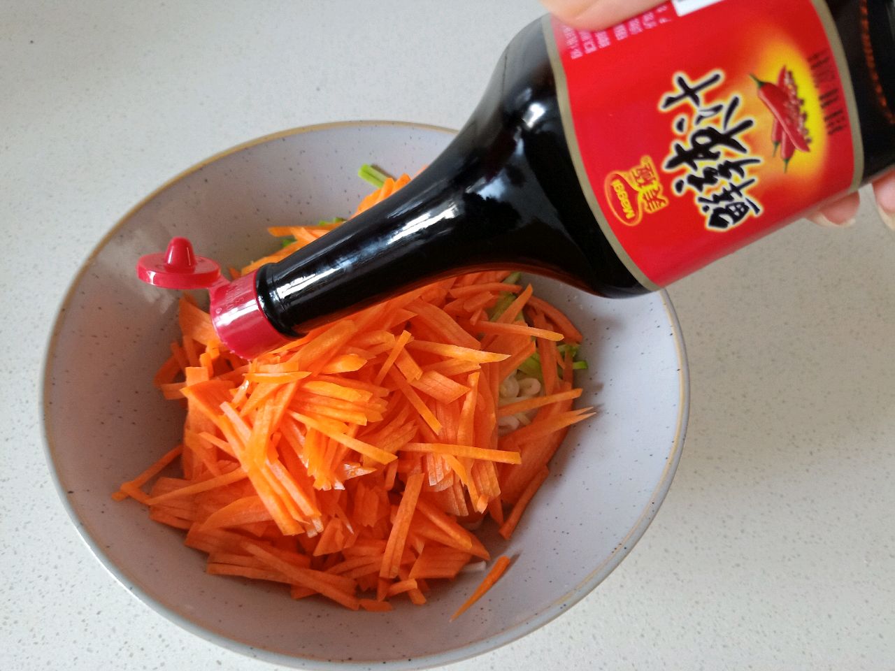 鲜辣拌面