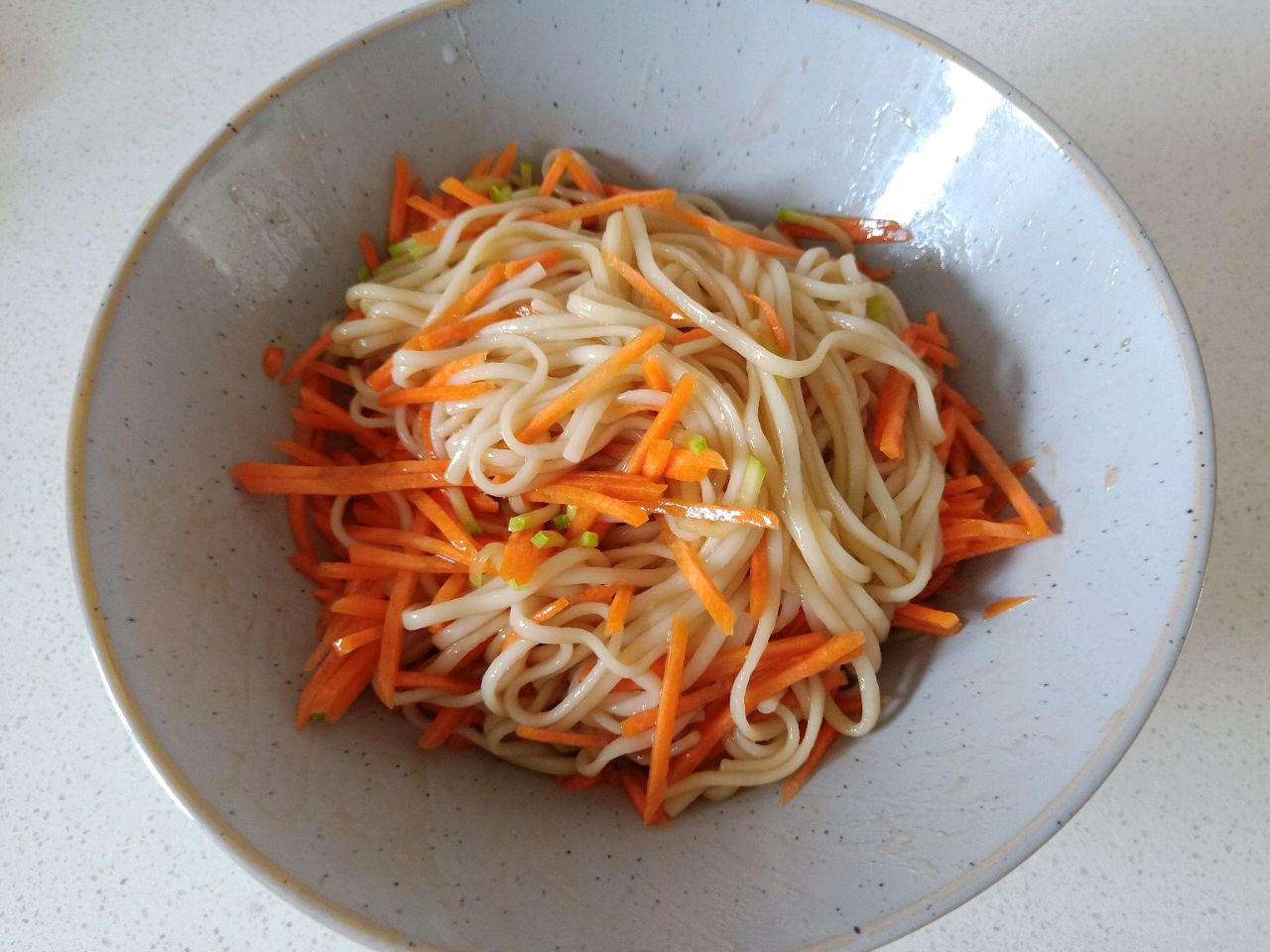 鲜辣拌面