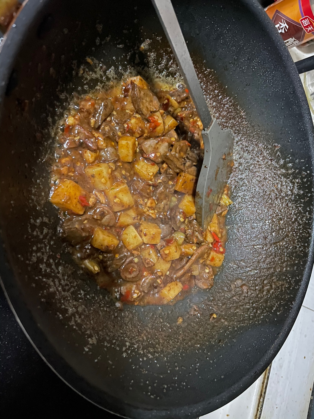 鲜辣酱香，两碗饭都不够配的泡椒鸡杂