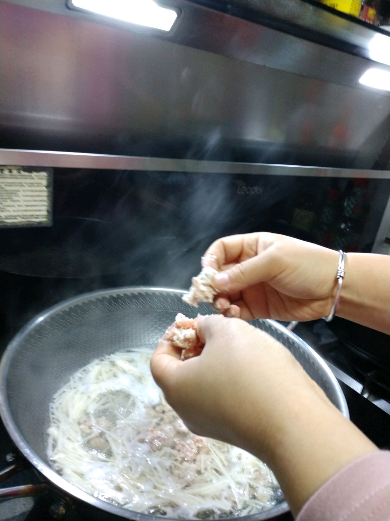 鲜美的纳底汤