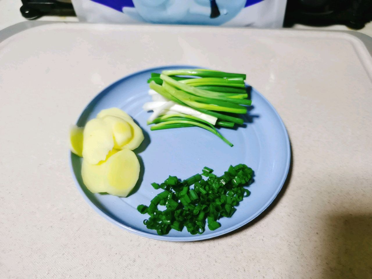 鲜美肥嫩的葱香带鱼