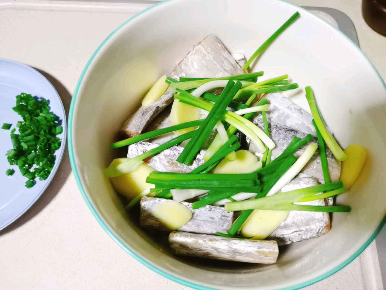 鲜美肥嫩的葱香带鱼