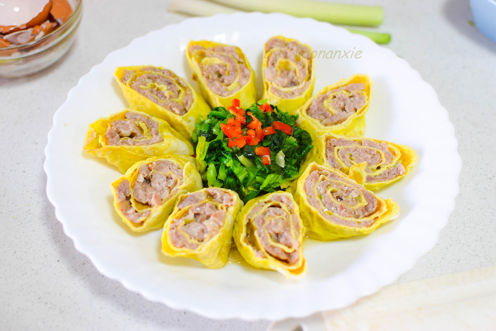 鲜美可口的蛋肉卷