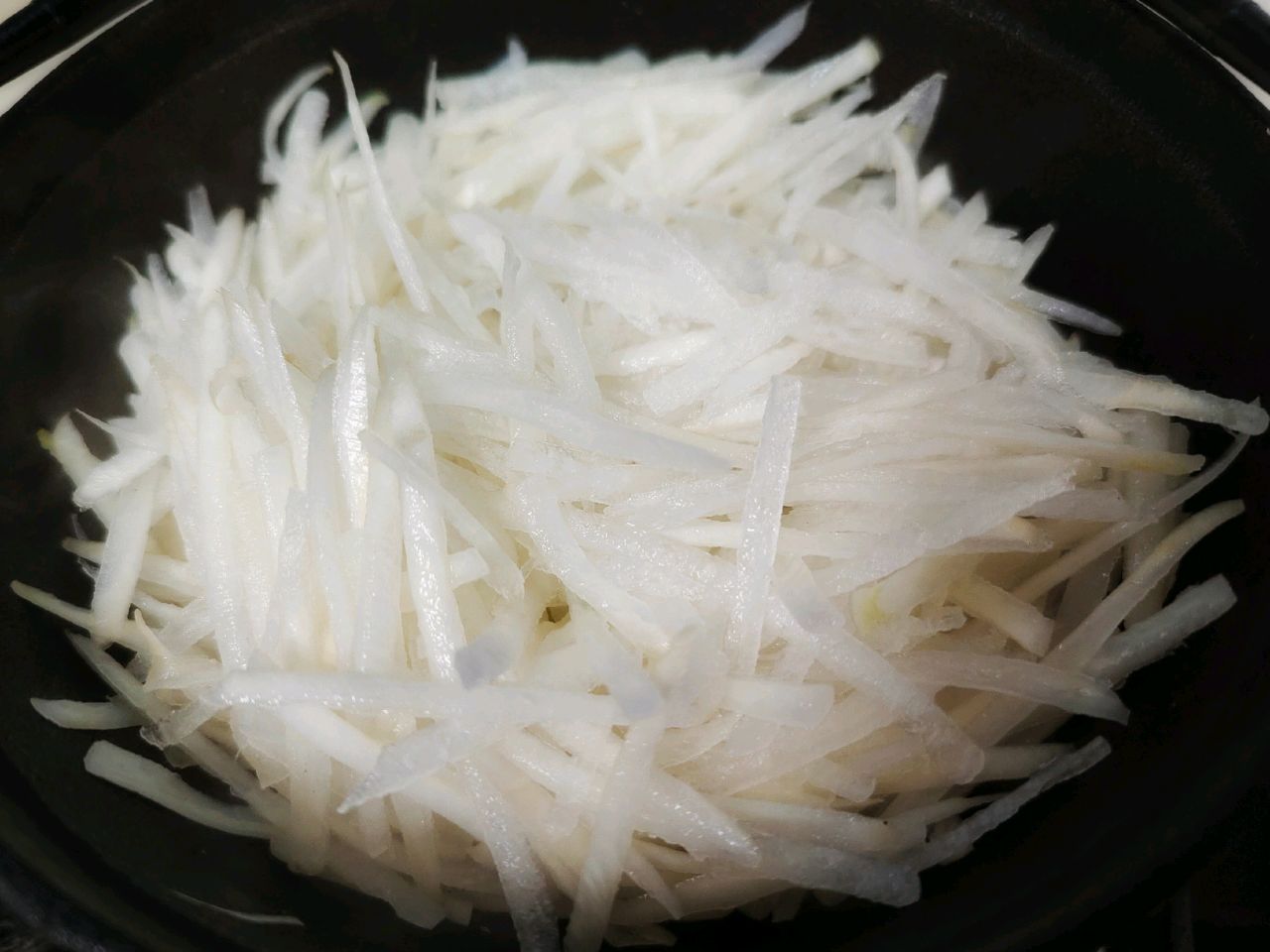 鲜美萝卜丝炖蛋饺