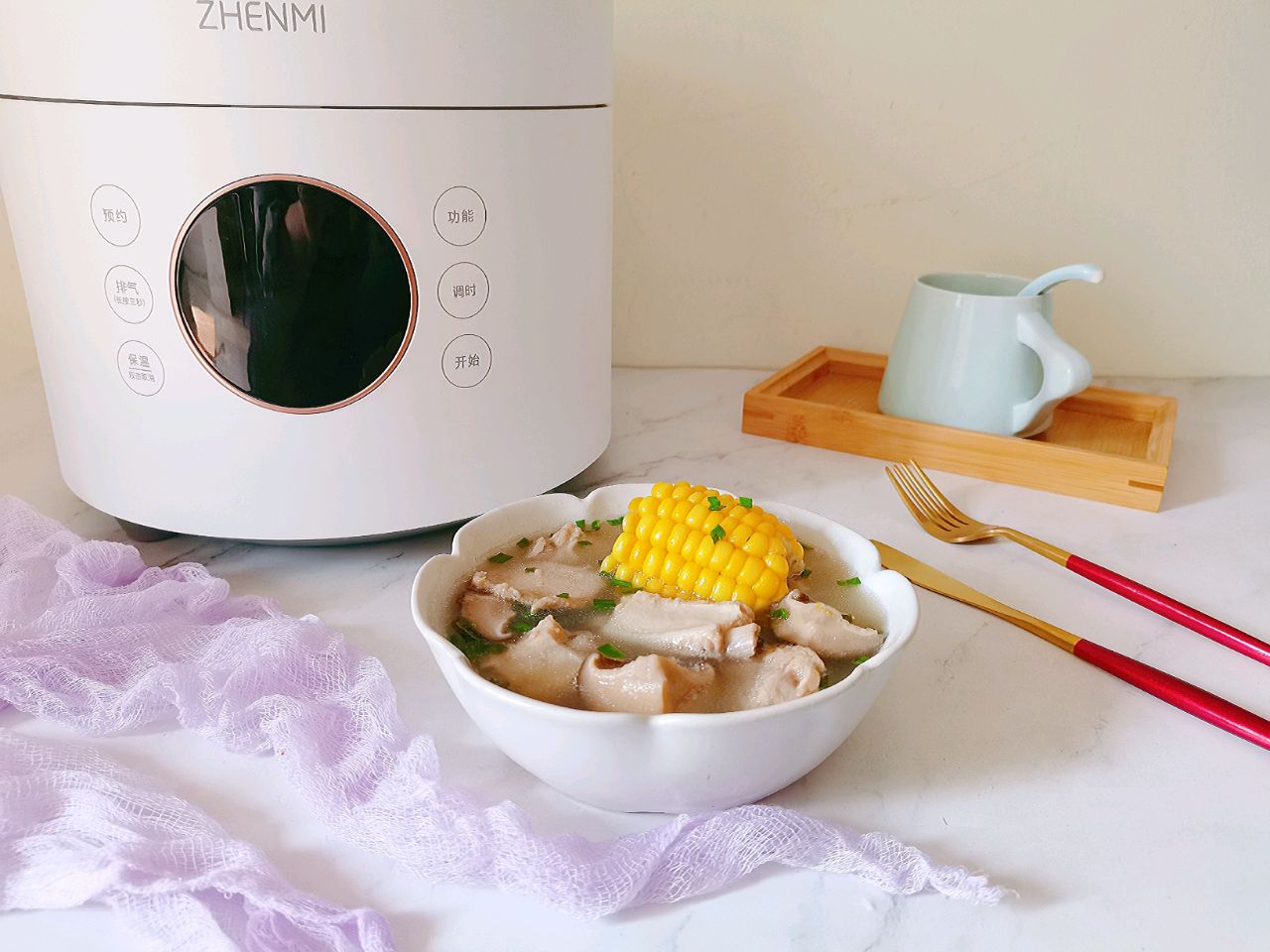 鲜美又馋人的香菇玉米排骨汤
