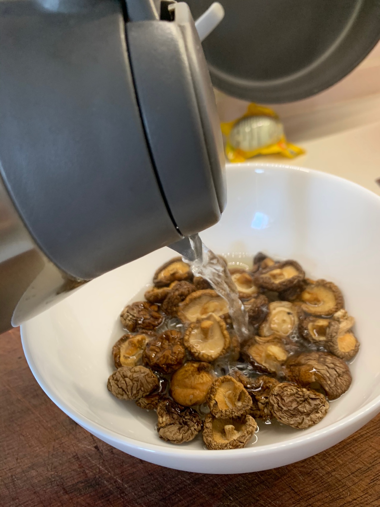 鲜嫩冬菇蒸鸡腿