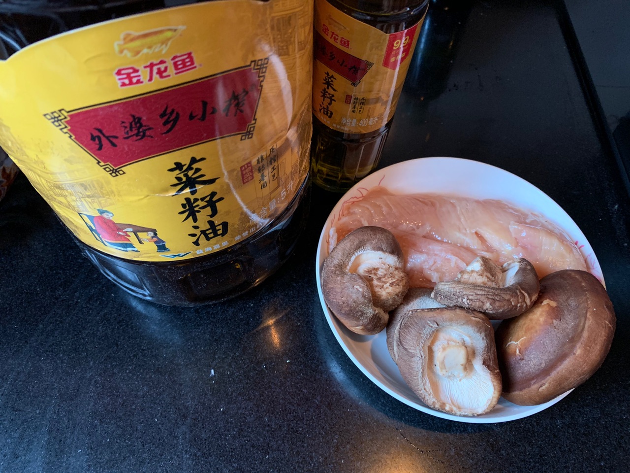 鲜嫩可口香菇滑炒鸡肉