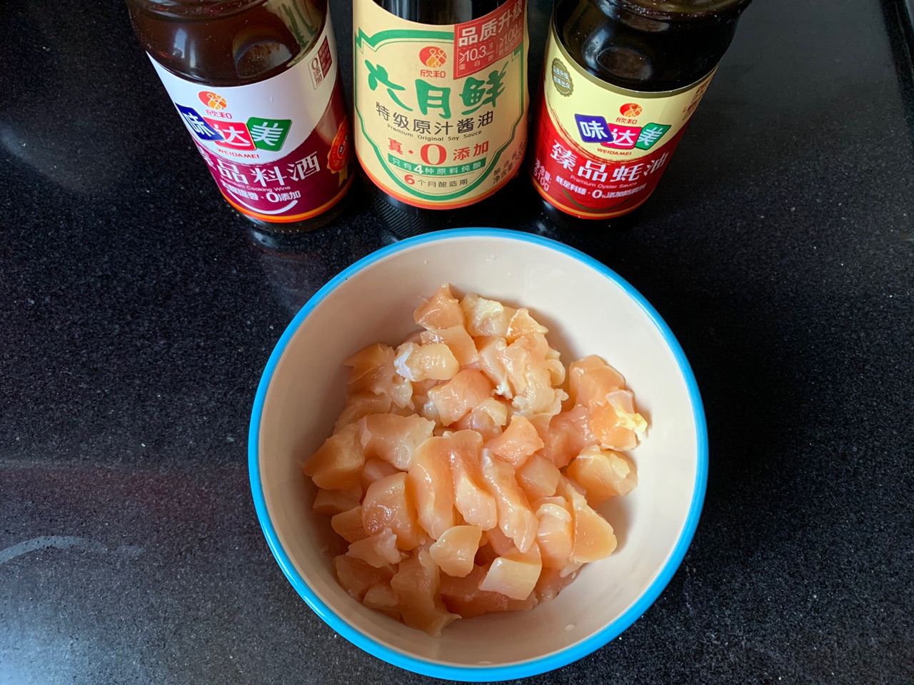鲜嫩美味滑嫩双菇蒸鸡