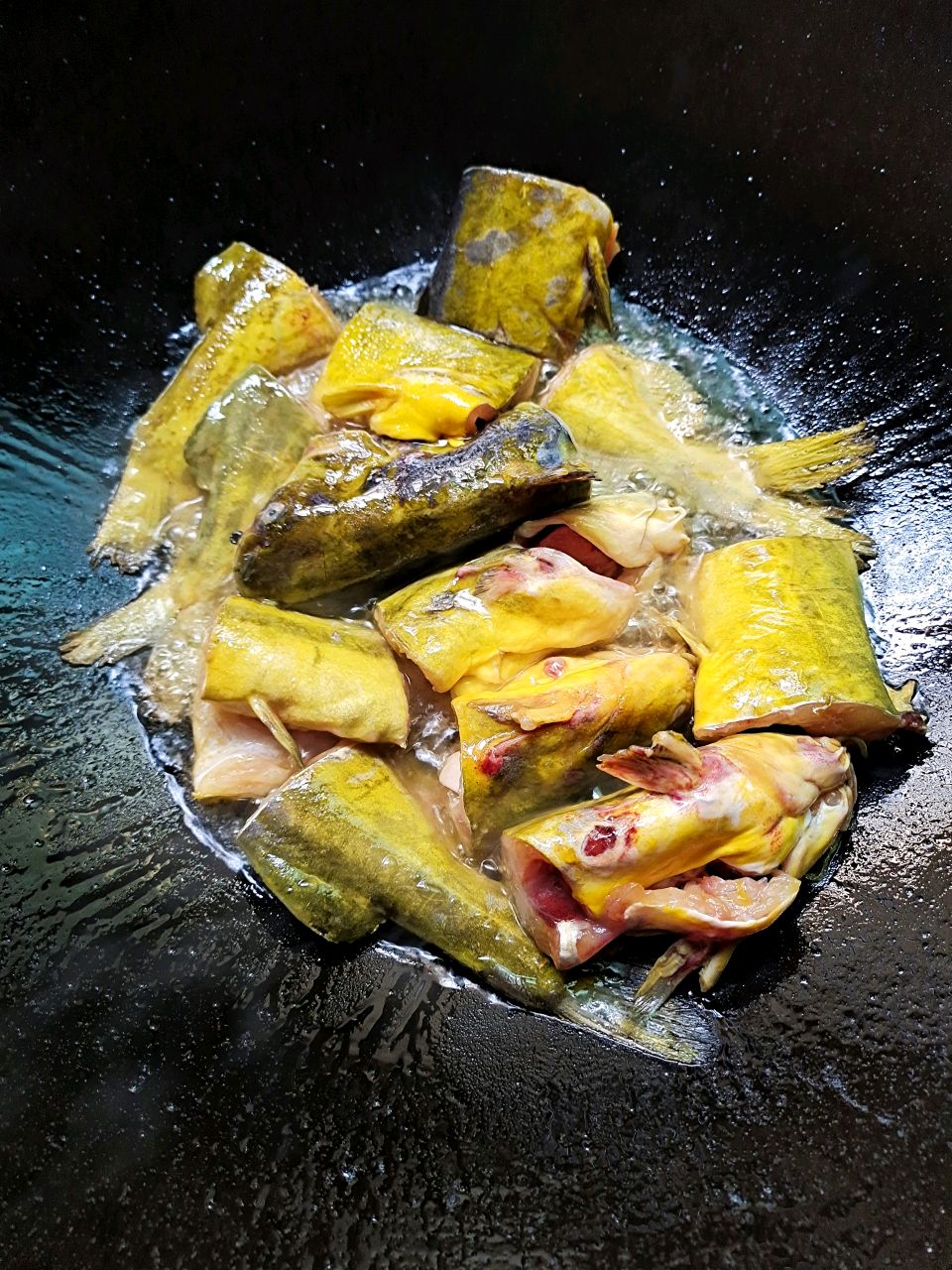 鲜嫩营养～红烧黄骨鱼