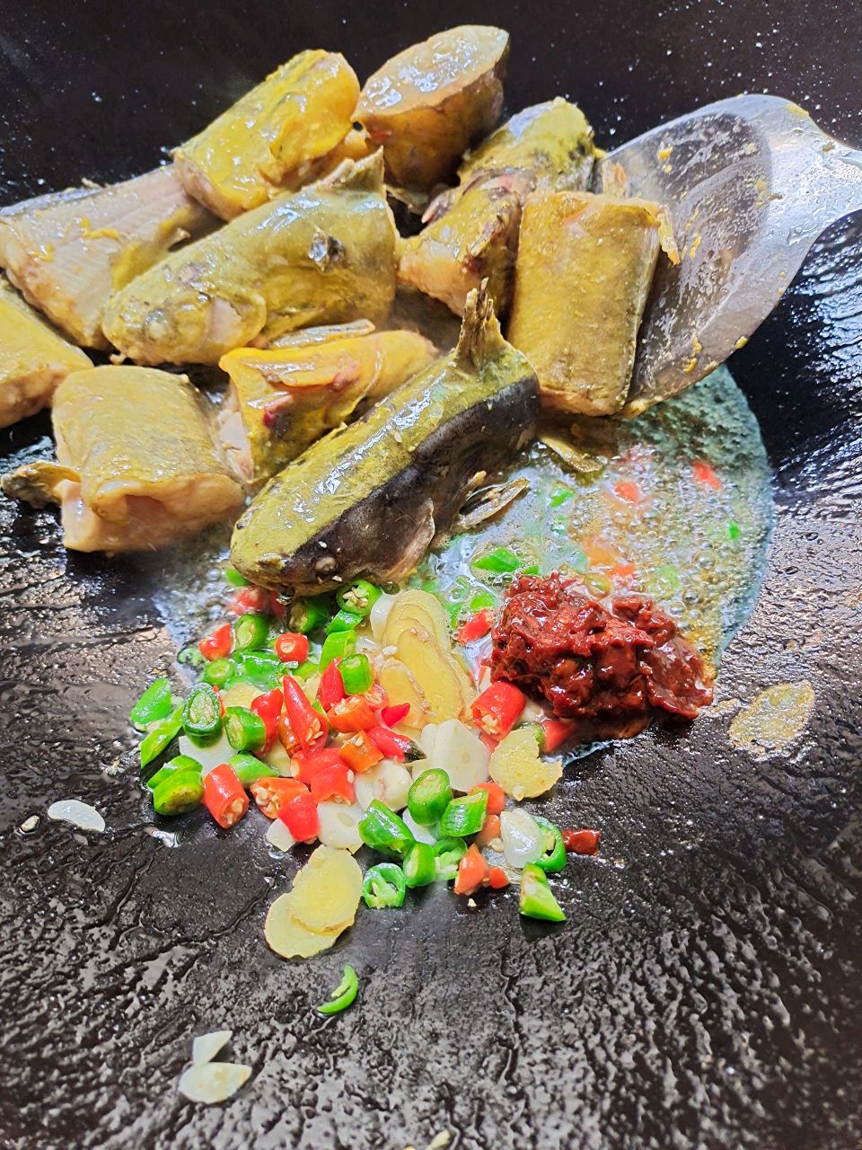 鲜嫩营养～红烧黄骨鱼