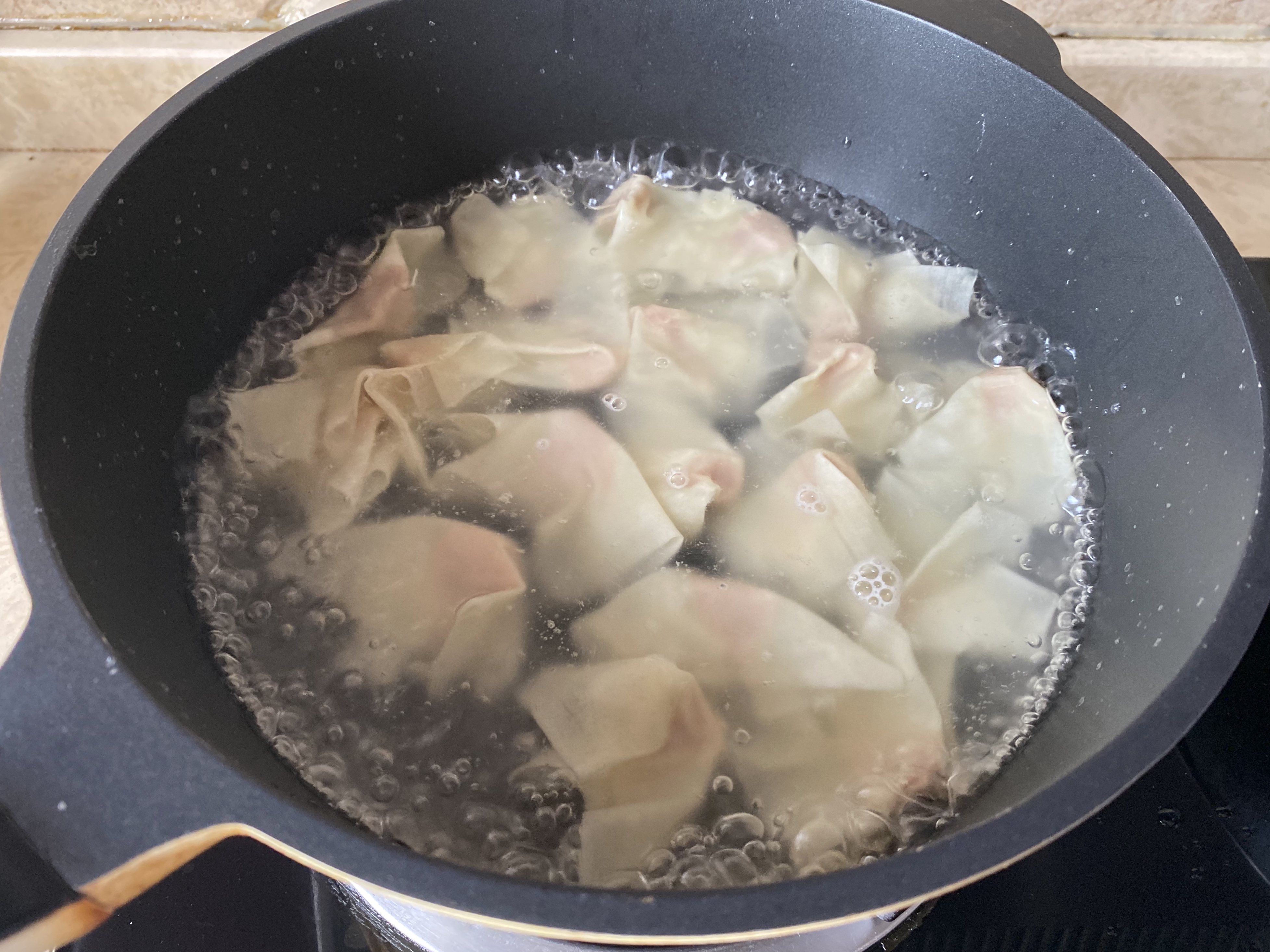 鲜肉馄饨（馅是脆的）