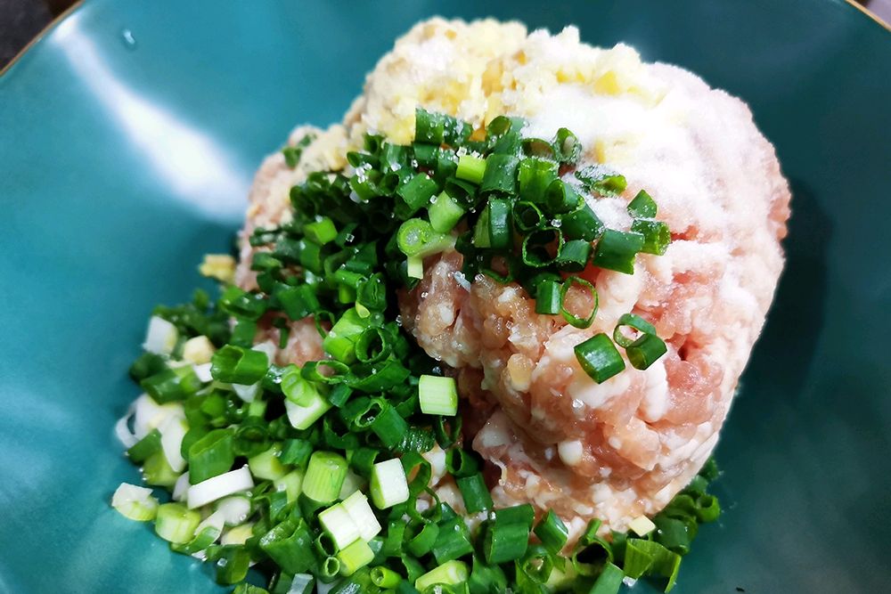 鲜肉丸子豆腐鲫鱼汤