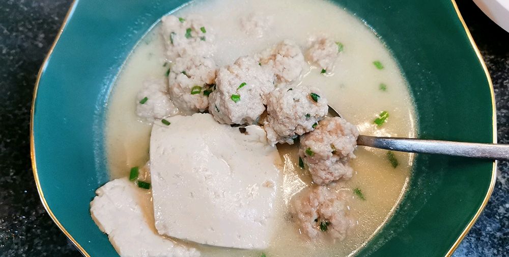 鲜肉丸子豆腐鲫鱼汤