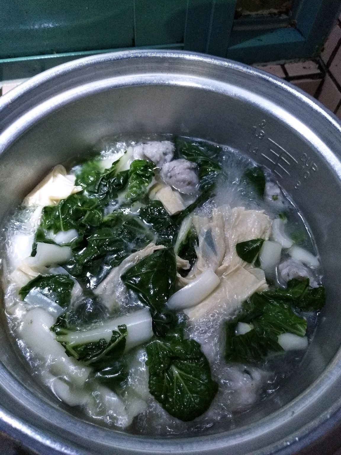 鲜蔬鱼丸汤