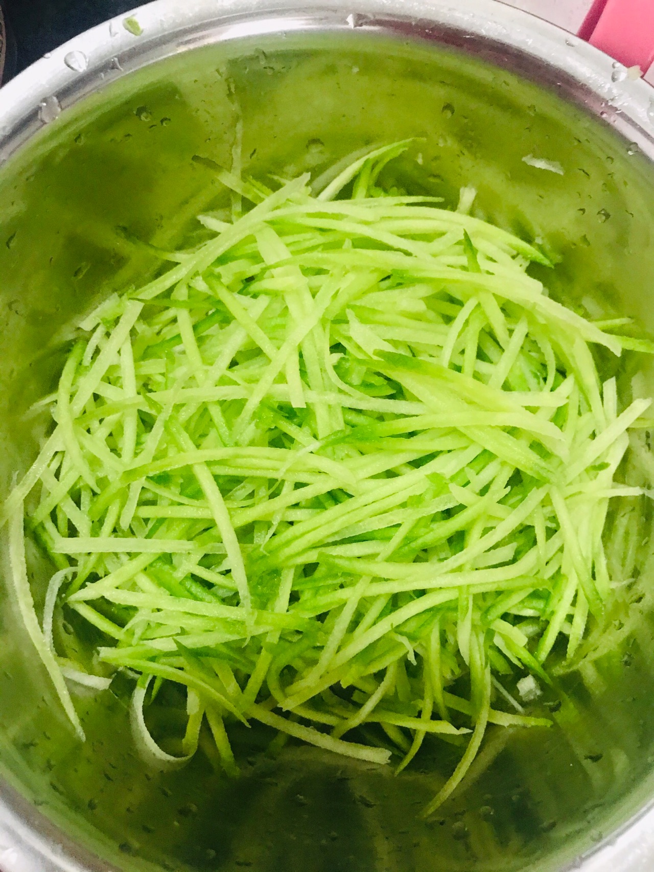 鲜甜可口的萝卜丝豆腐汤