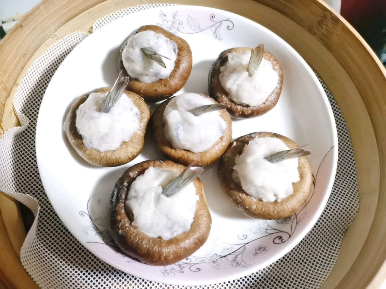 鲜虾豆腐香菇盅