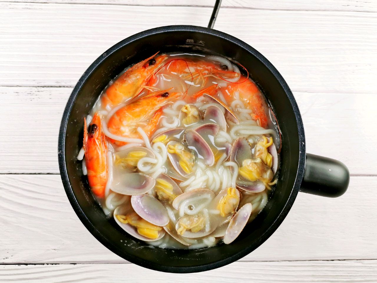 鲜虾花甲汤米粉