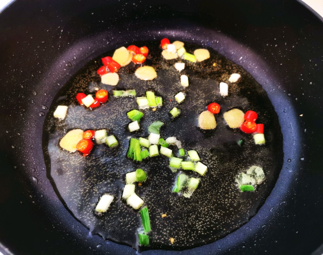 鲜虾花甲汤米粉