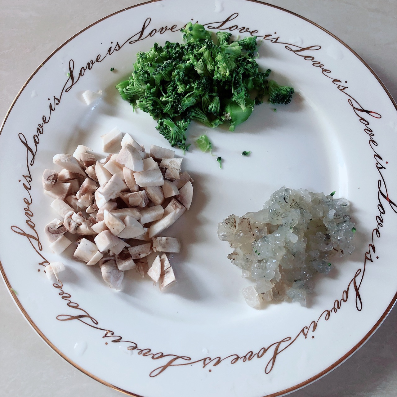 鲜虾蘑菇炒饭