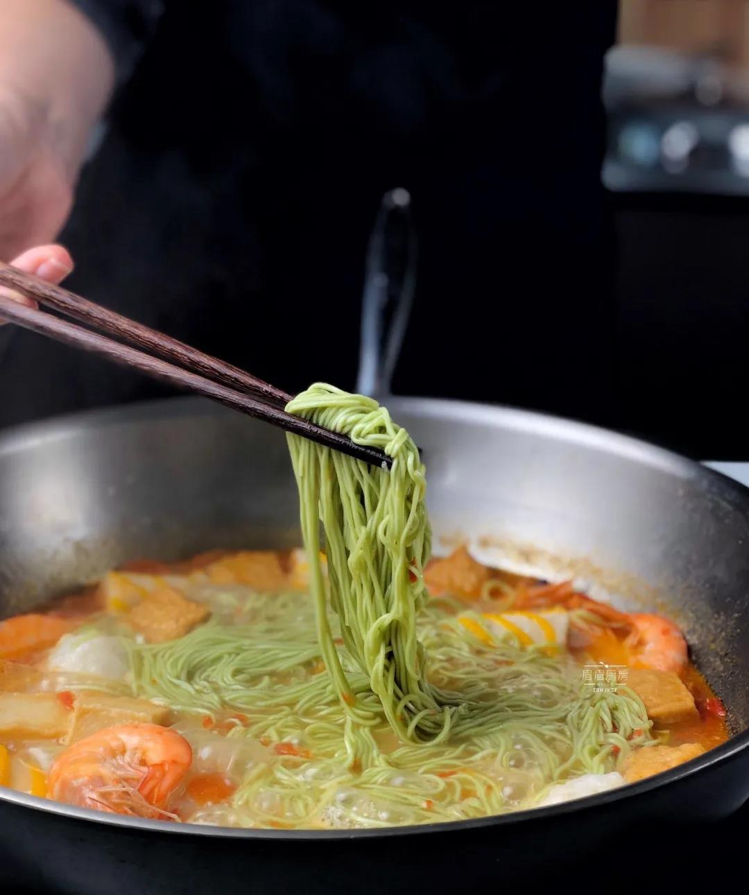 鲜虾鱼丸仙草面