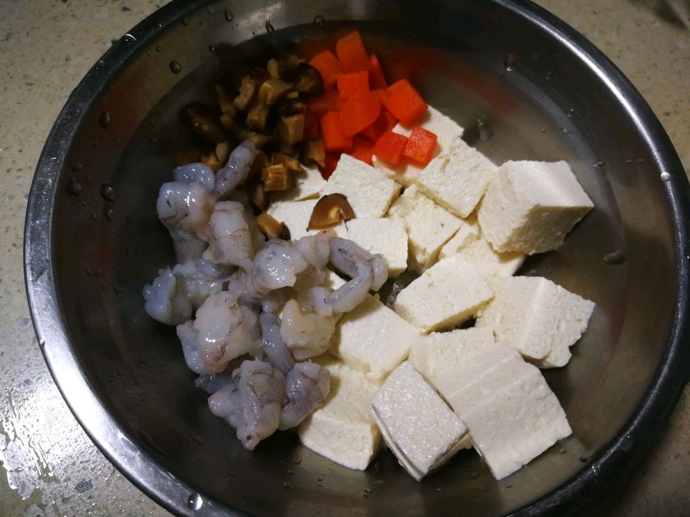 鲜虾杂菇汤