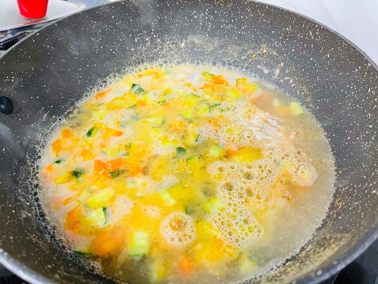 咸鲜可口的咸蛋黄豆腐羹