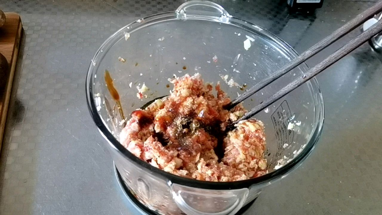 鲜香多汁的香菇猪肉馄饨