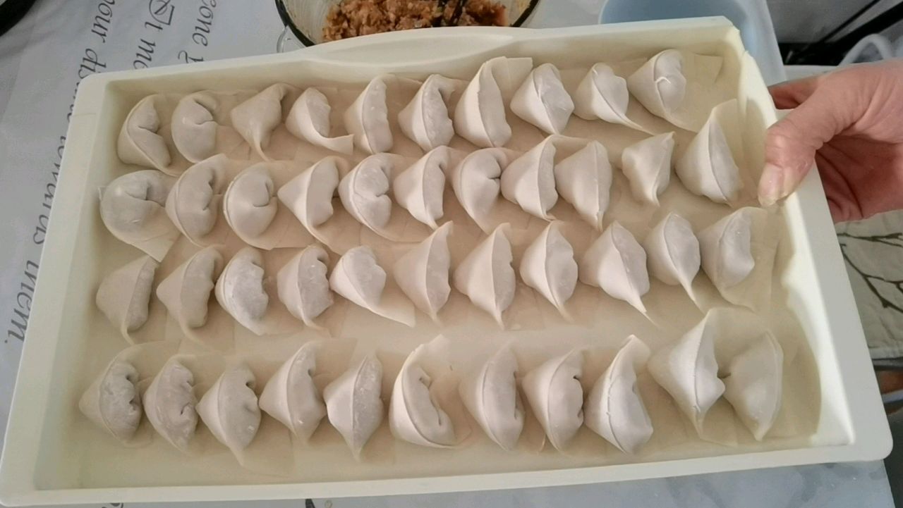 鲜香多汁的香菇猪肉馄饨
