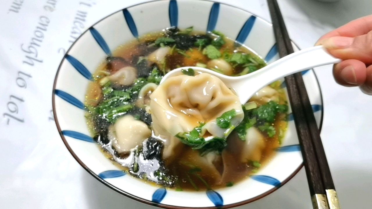 鲜香多汁的香菇猪肉馄饨