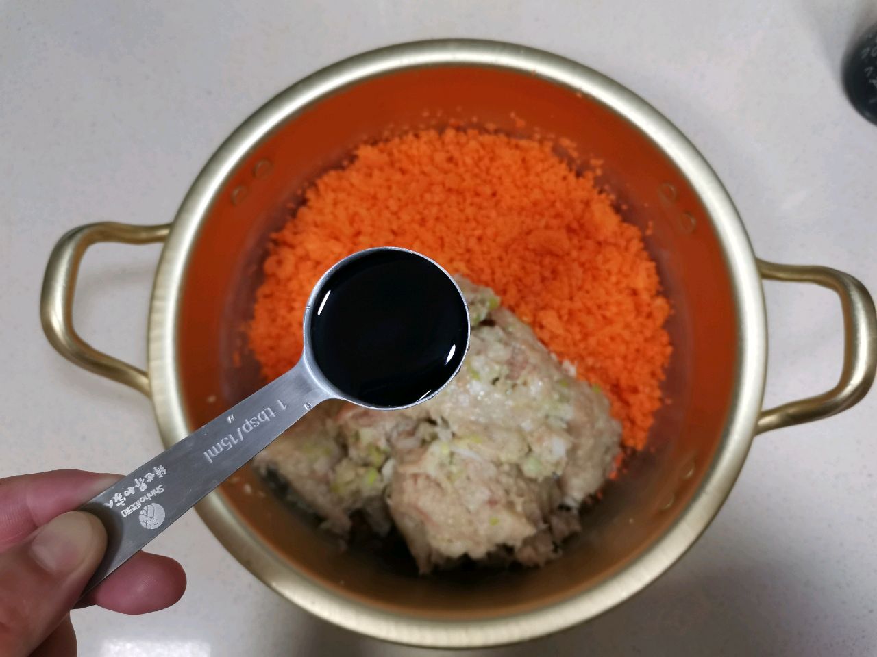 鲜香多汁  鸡肉胡萝卜煎饺