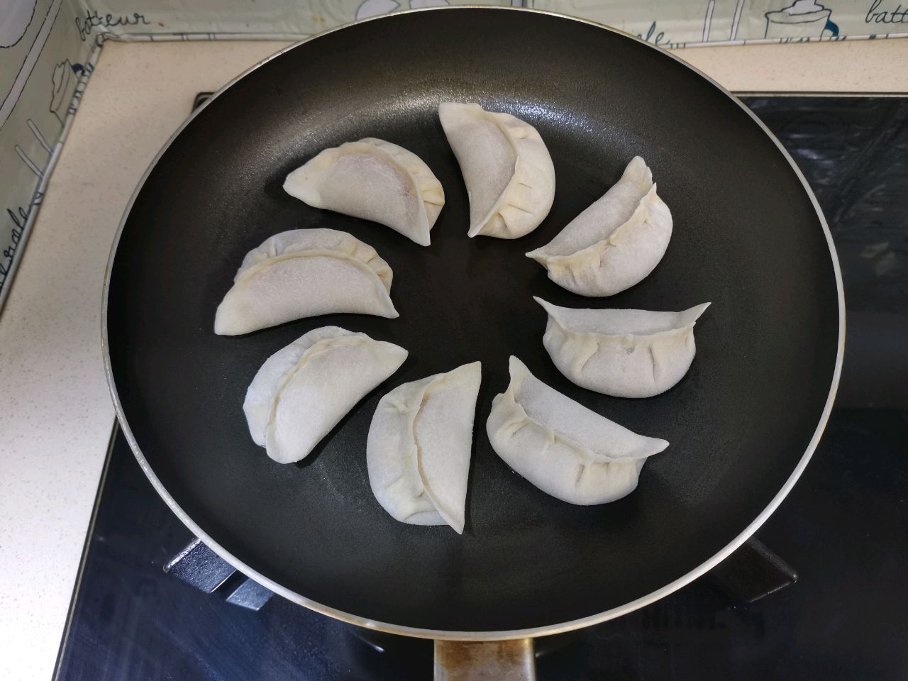 鲜香多汁  鸡肉胡萝卜煎饺