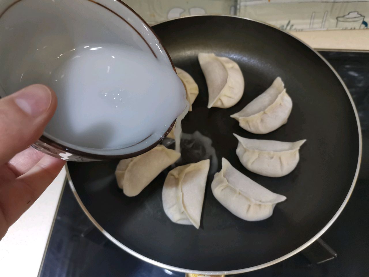 鲜香多汁  鸡肉胡萝卜煎饺