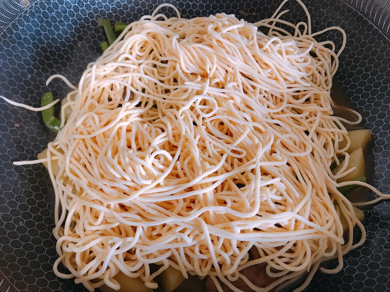 鲜香排骨豆角焖面
