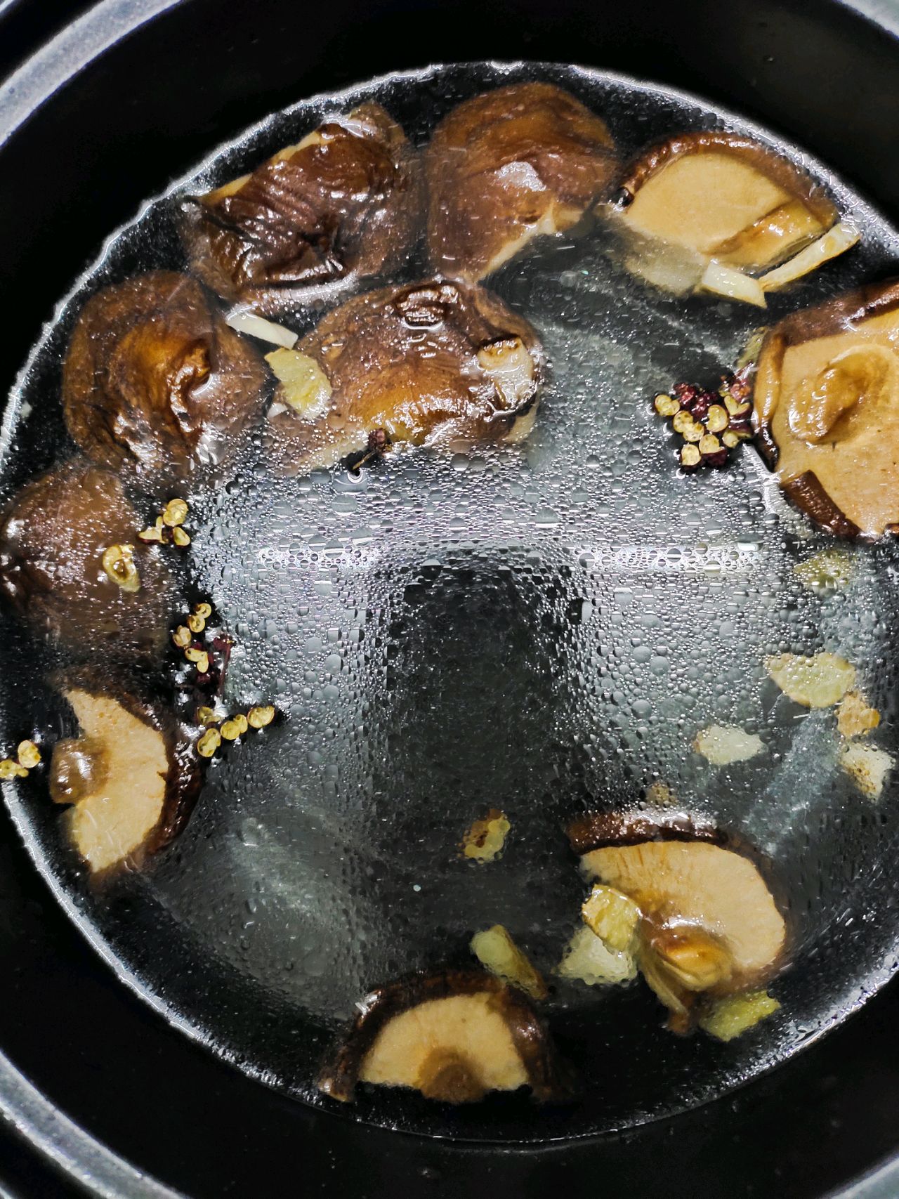 鲜香清甜--香菇酥肉白菜汤