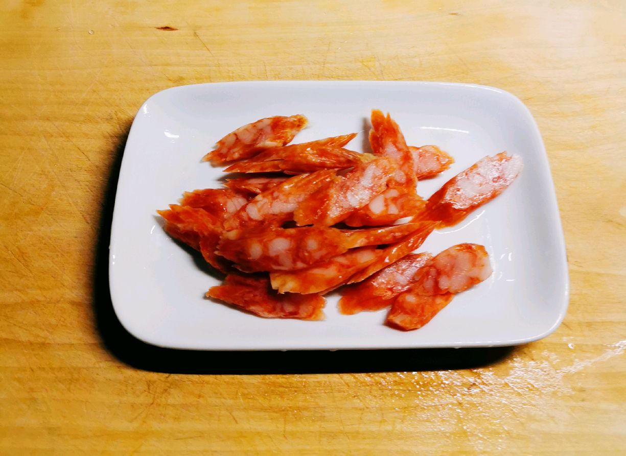 鲜香适口的腊肉肠炒白菜