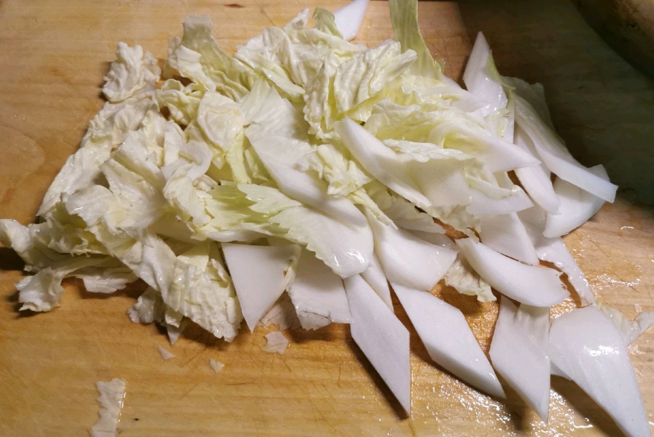 鲜香适口的腊肉肠炒白菜
