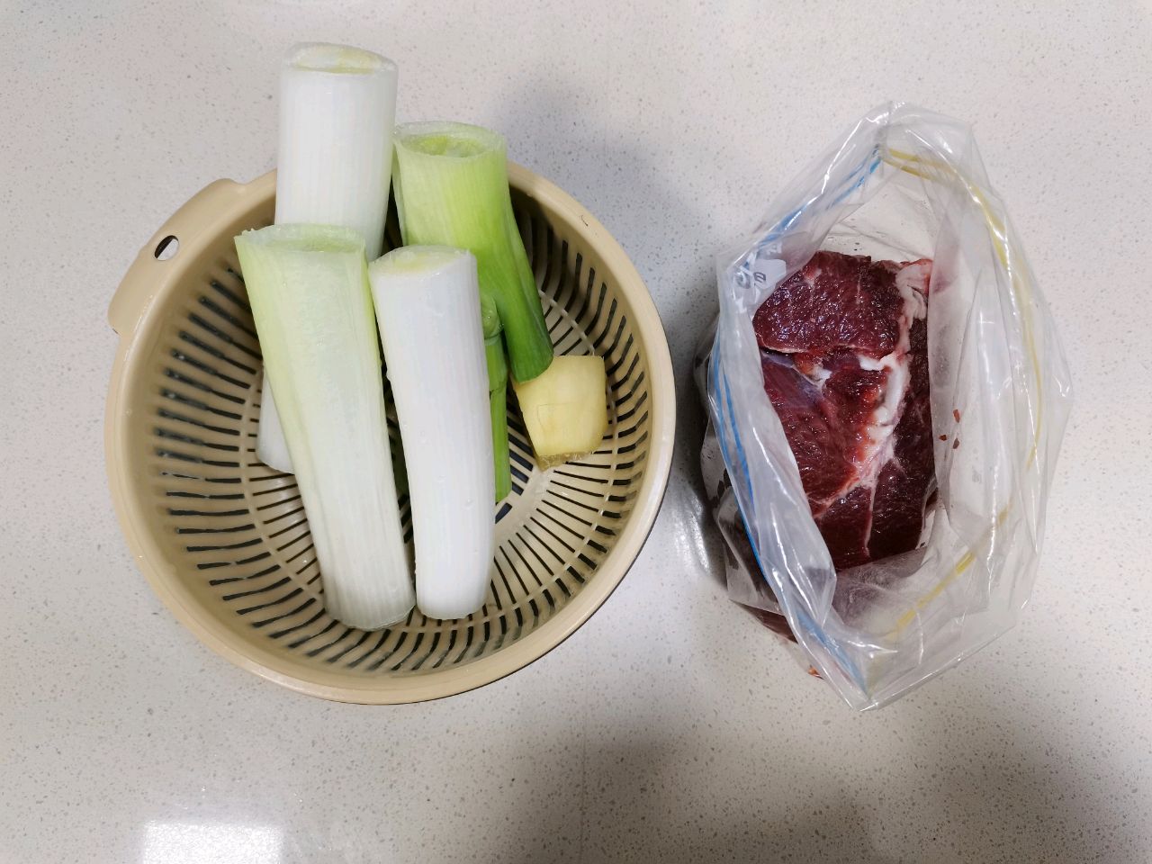 鲜香吮指 牛肉青萝卜生煎包