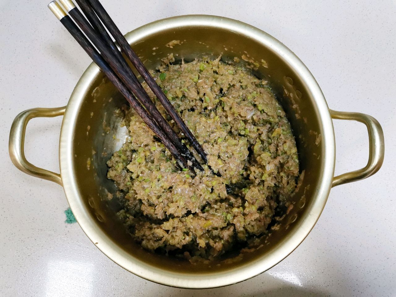 鲜香吮指 牛肉青萝卜生煎包