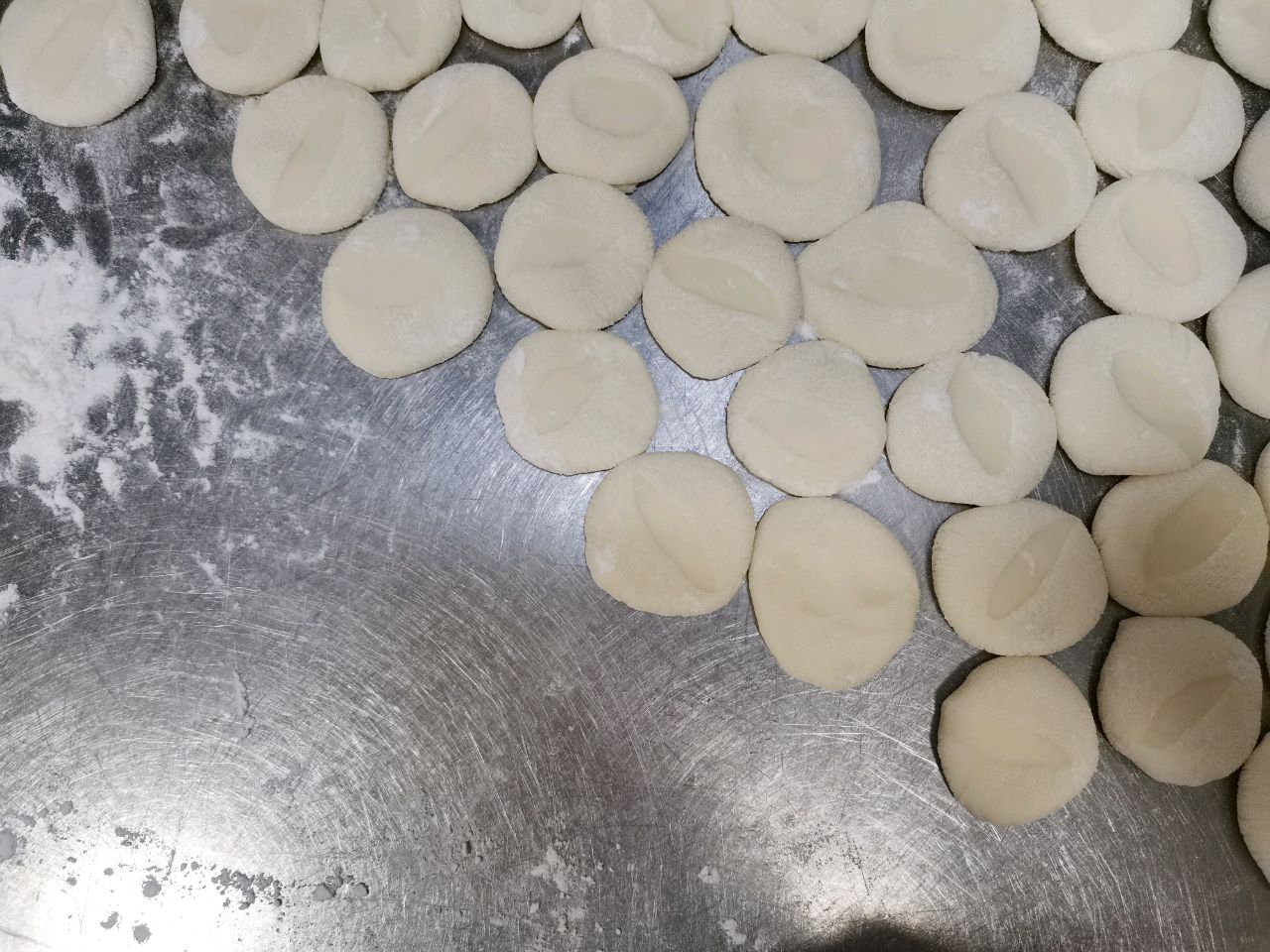 鲜香吮指 牛肉青萝卜生煎包