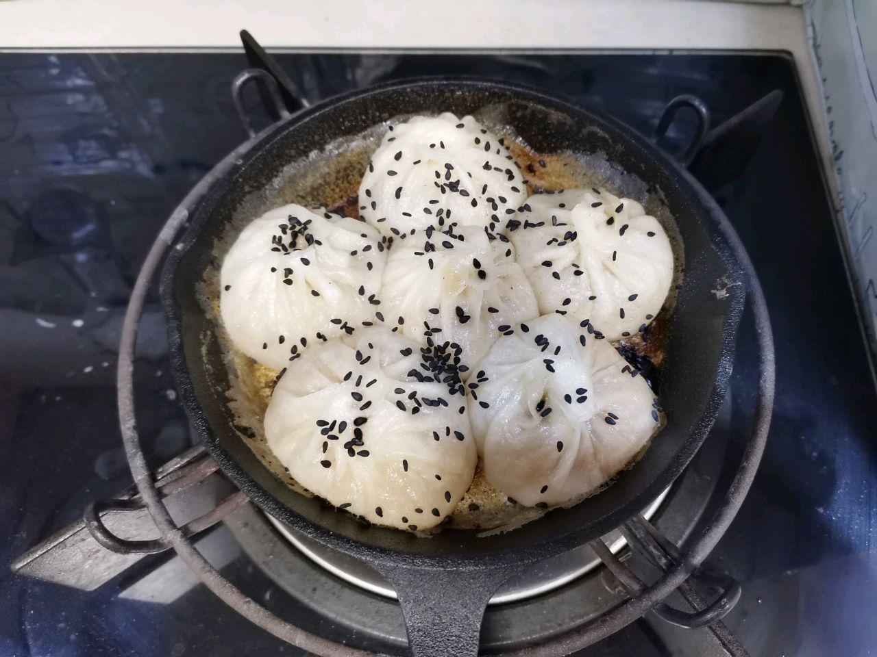 鲜香吮指 牛肉青萝卜生煎包